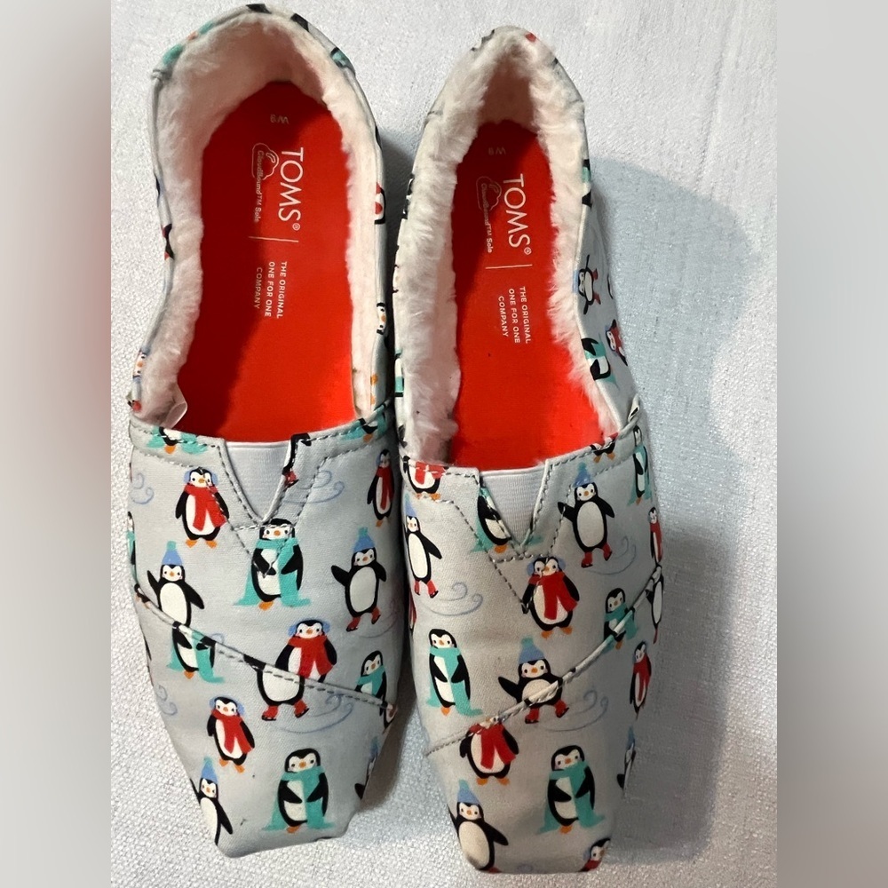 TOMS Penguin Patterned Cozy Slip-Ons Sherpa Lined Comfy 9